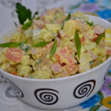 Klasický olivier salát s klobásou (jednoduché recepty)